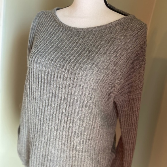 BRANDY MELVILLE‎ GRAY KNIT SWEATER - Picture 4 of 8
